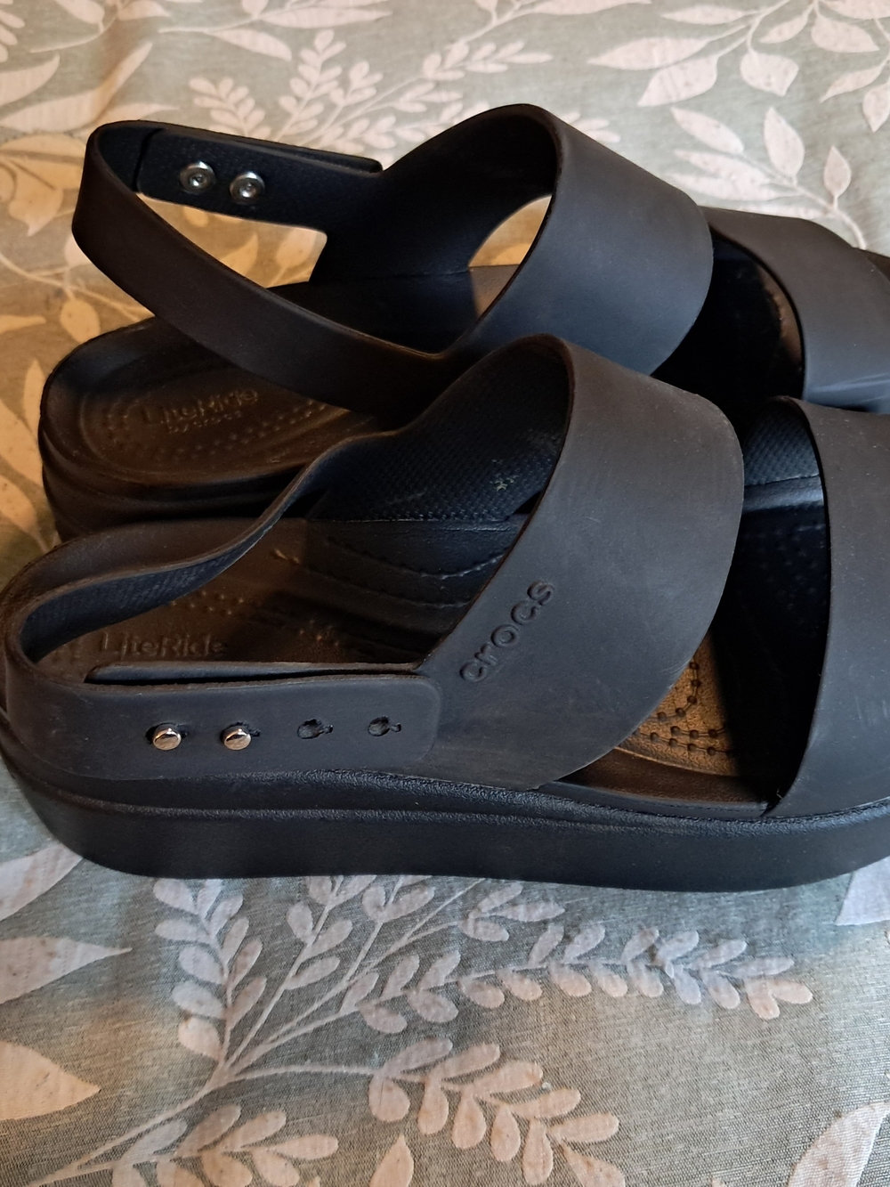 CROCS Women’s Black Double-Strap Sandals In Size 6 - Picture 3 of 11